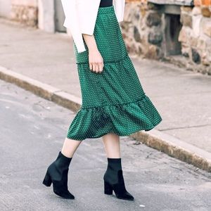Who What Wear green tiered midi skirt, size Medium, excellent used condition